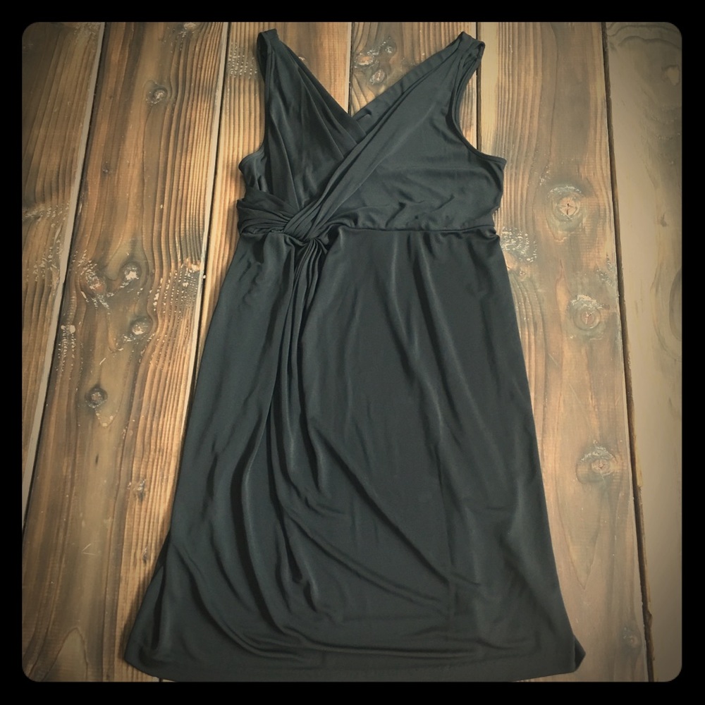 A Pea in the Pod Black double v neck dress size M
